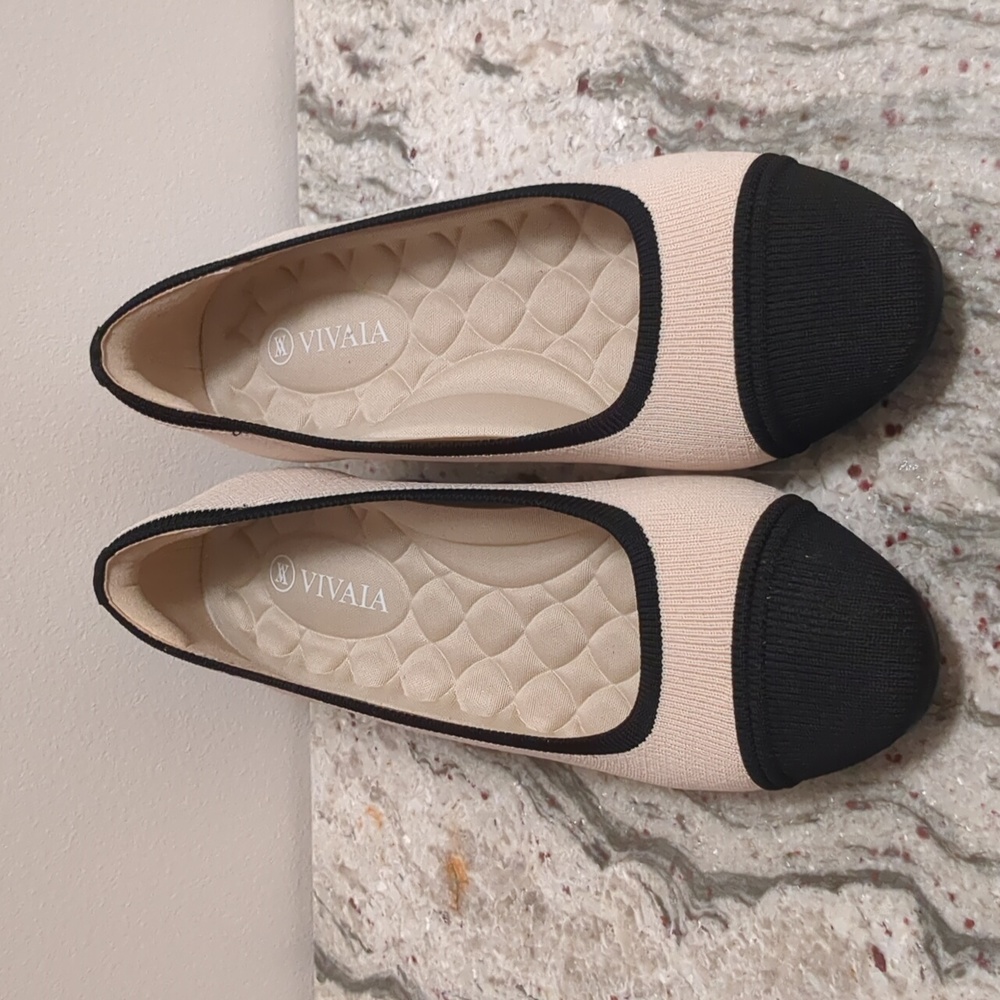 Retro ivory and black Vivaia pumps, excellent condition, European size 36.5